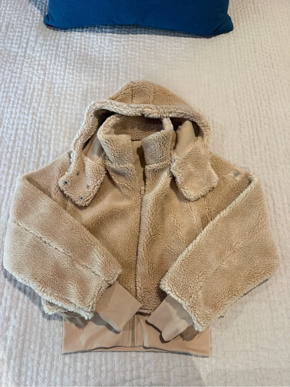 ALO Foxy Sherpa Jacket- Beige